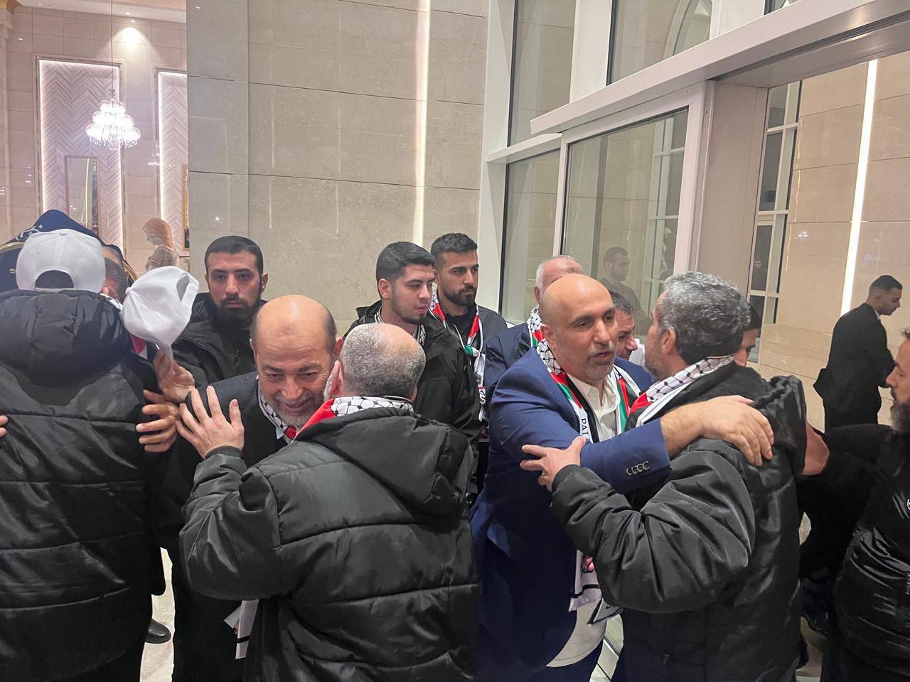 حركة حماس: وصول الأسرى المحررين المفرج عنهم من سجون الاحتلال…