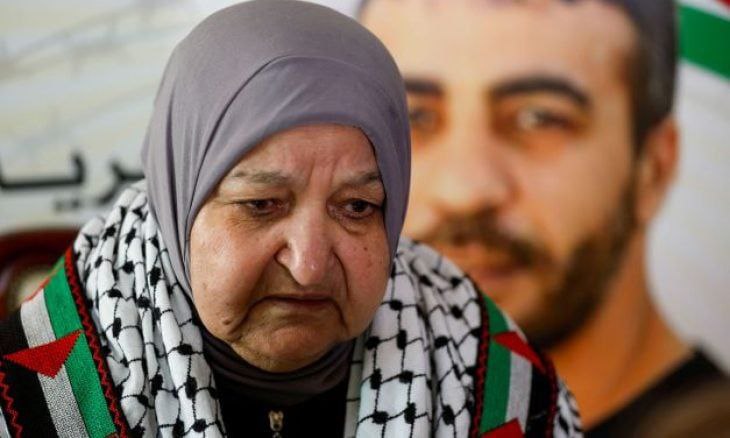 🔴 قوات الاحتلال تمنع خنساء فلسطين “أم ناصر أبو حميد”…