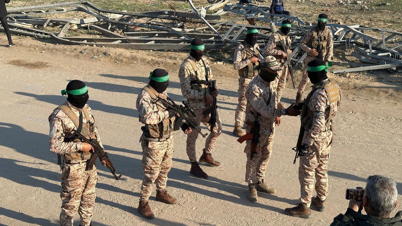 🔴 تجمع عناصر من كتائب القسام في خانيونس؛ تمهيدا لتسليم…