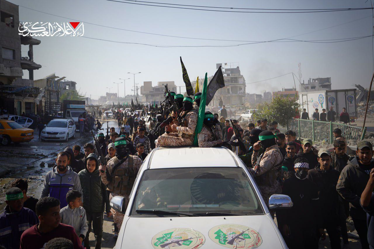 كتائب القسام : صور من تسليم الجزء الثاني من الدفعة…