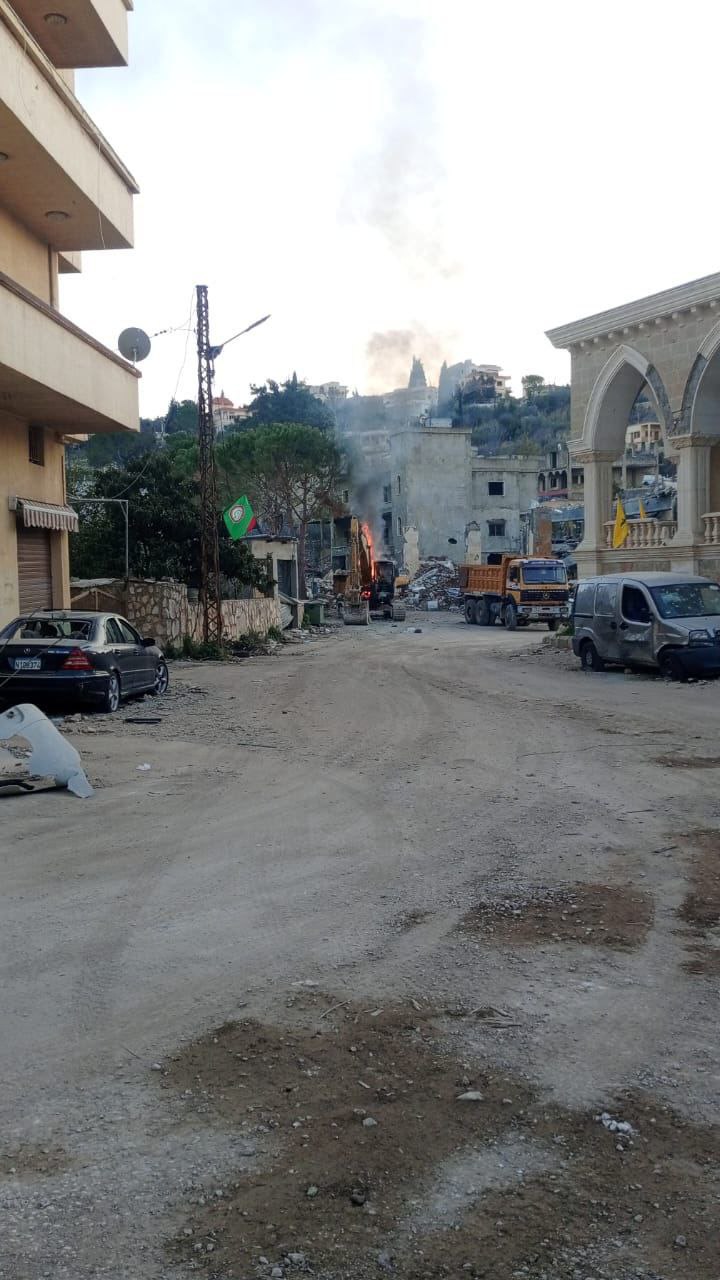 الغارة على بلدة الطيبة جنوبي لبنان استهدفت آليات تعمل على…