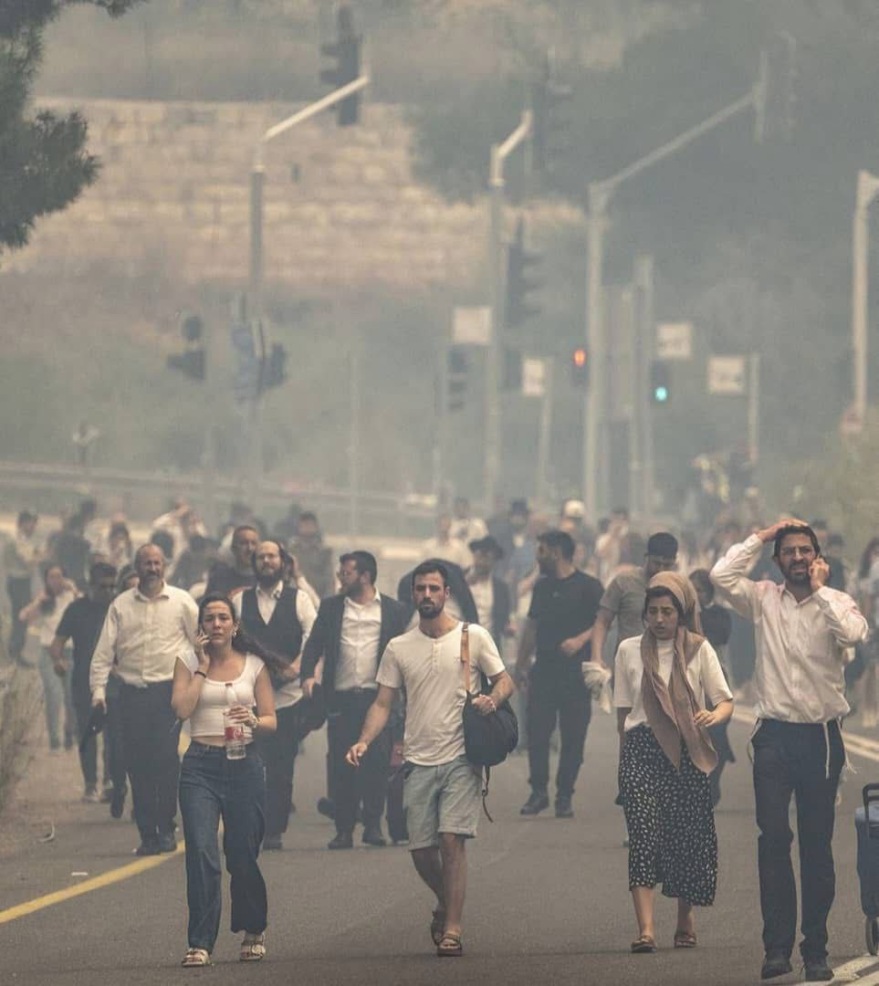 إعلام عبري: إجلاء أكثر من 10 آلاف مستوطن بسبب الحرائق…