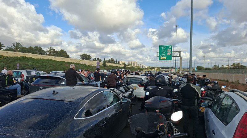 مصادر عبرية:
ازدحام مروري كبير، جرّاء إغلاق قوات الاحتلال شارع…
