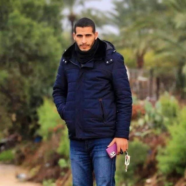 استشهاد الصحفي حسن اصليح بقصفٍ استهدفه أثناء تلقيه العلاج داخل…