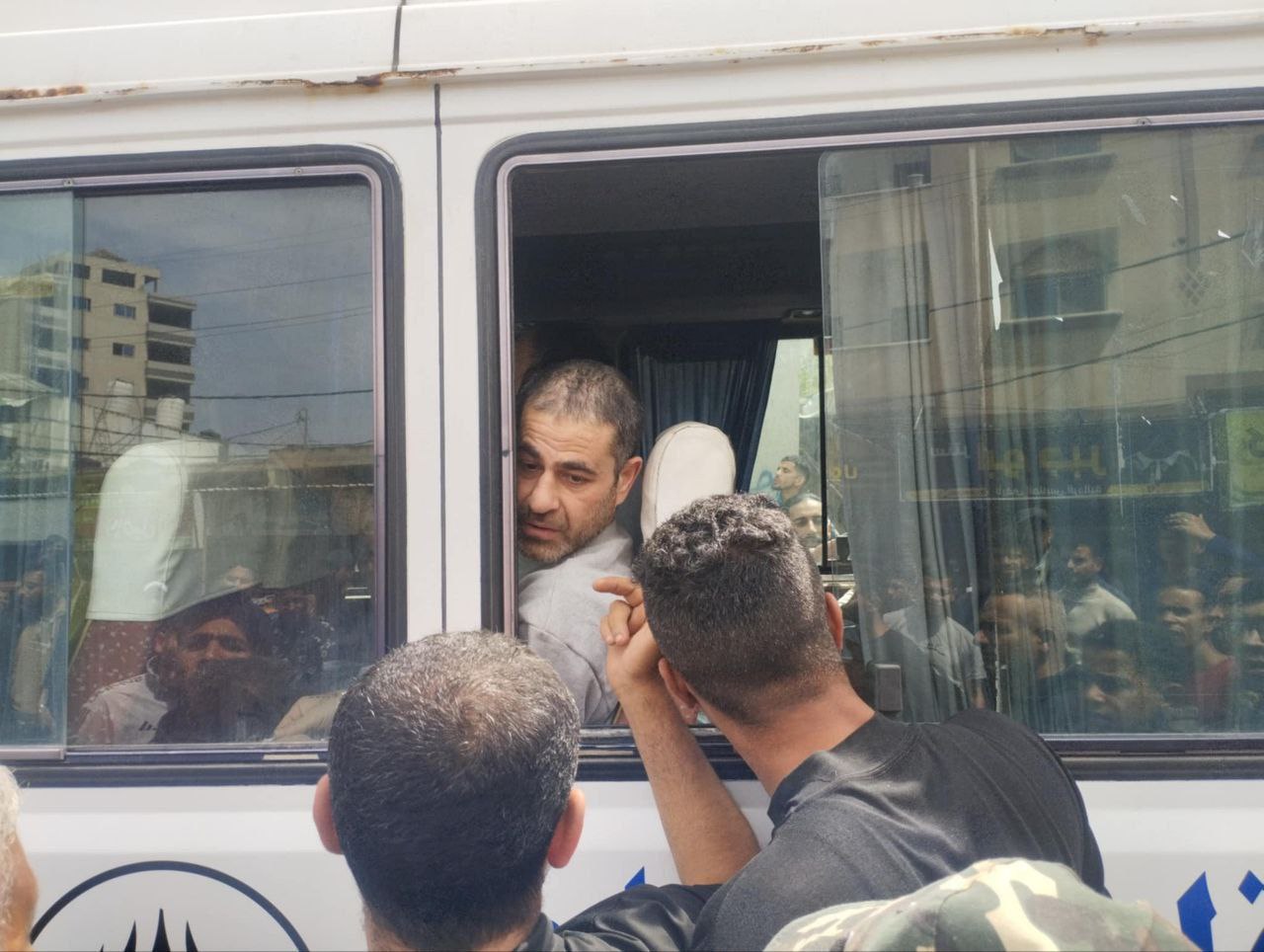 قوات الاحتلال تفرج عن تسعة أسرى من قطاع غزة وصلوا…