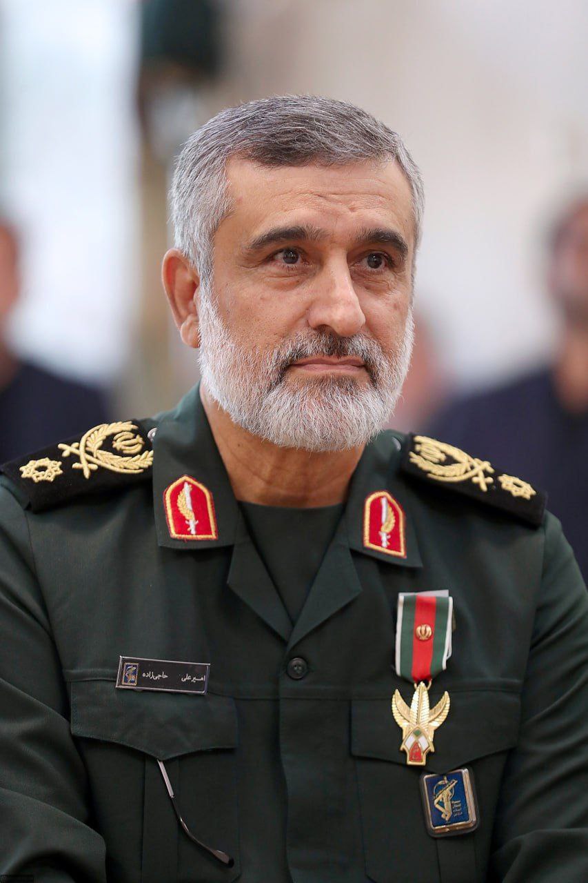 التلفزیون الإيراني ينعى في بيان العميد أمير علي حاجي زاده…