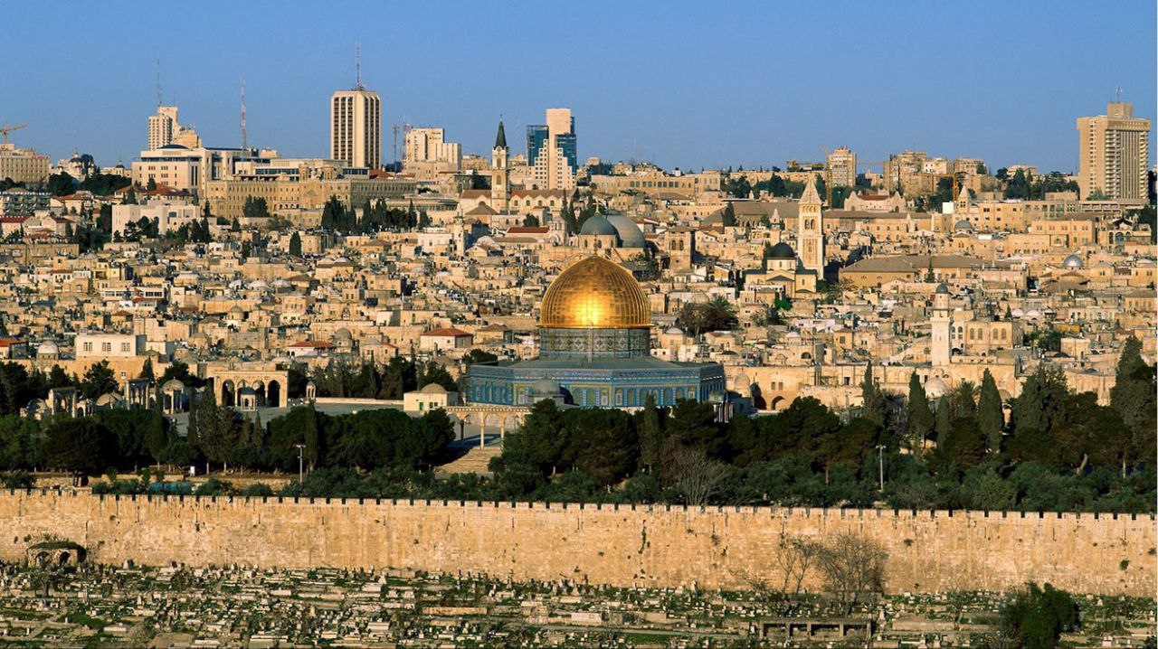 بحجة “حالة الطوارئ والأوضاع الأمنية”، يواصل الاحتلال إغلاق المسجد الأقصى…