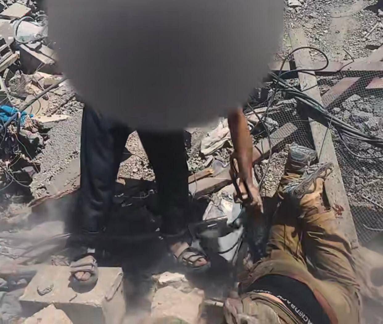 صحيفة “يديعوت أحرونوت” العبرية:

 – مقطع الفيديو الذي بثّته كتائب…