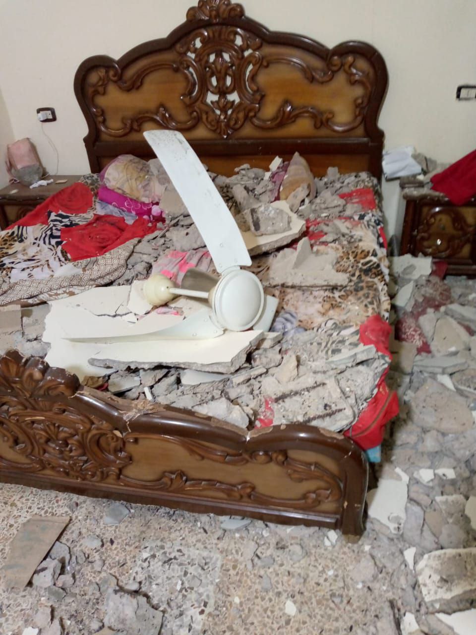 سقوط منزل اللاجئ الفلسطيني علي المقدح (أبو هشام) في مخيم…