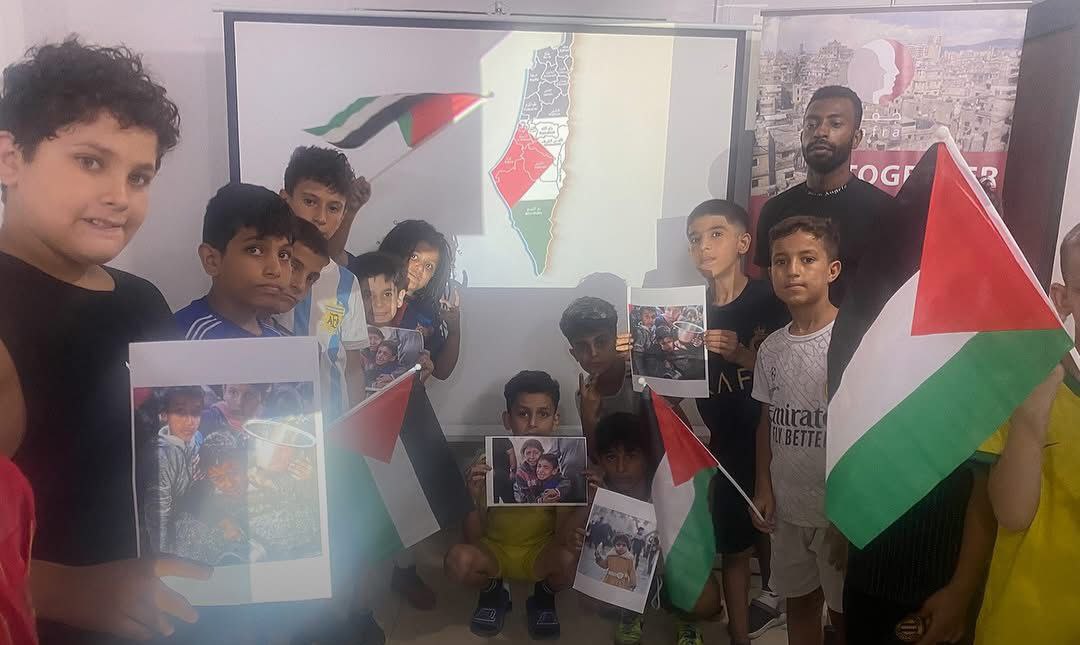 نظم أطفال مؤسسة جفرا في مخيم شاتيلا، في بيروت، وقفة…