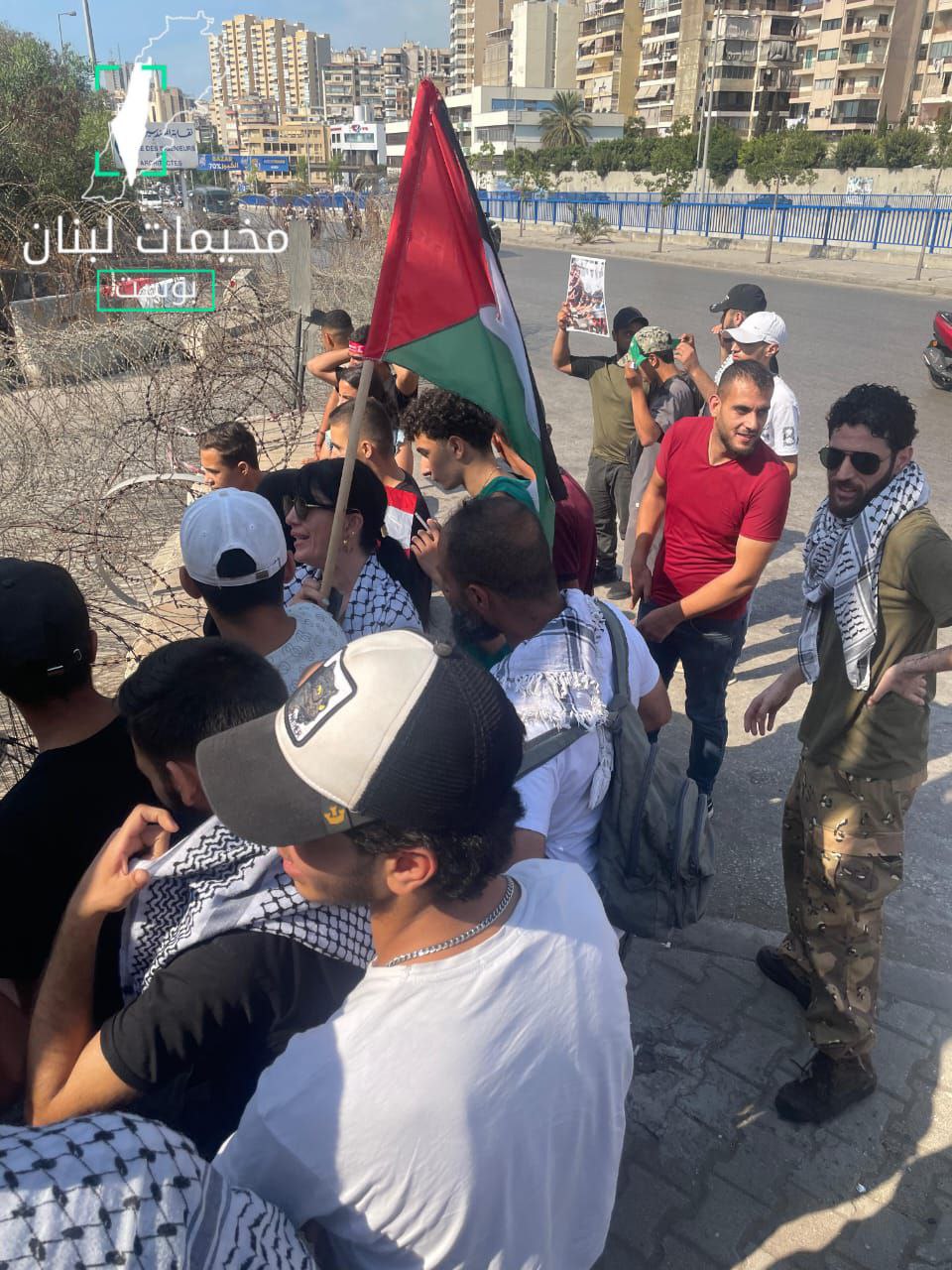 بدأ توافد الناشطين إلى محيط السفارة المصرية في بيروت