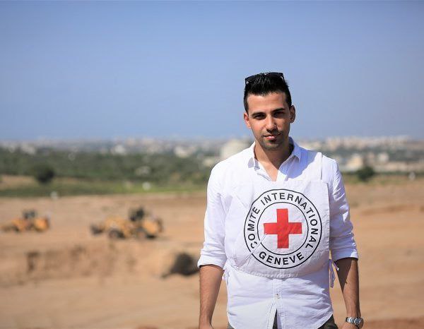 المتحدث باسم الصليب الأحمر، هشام مهنا : 

– لا يمكن…