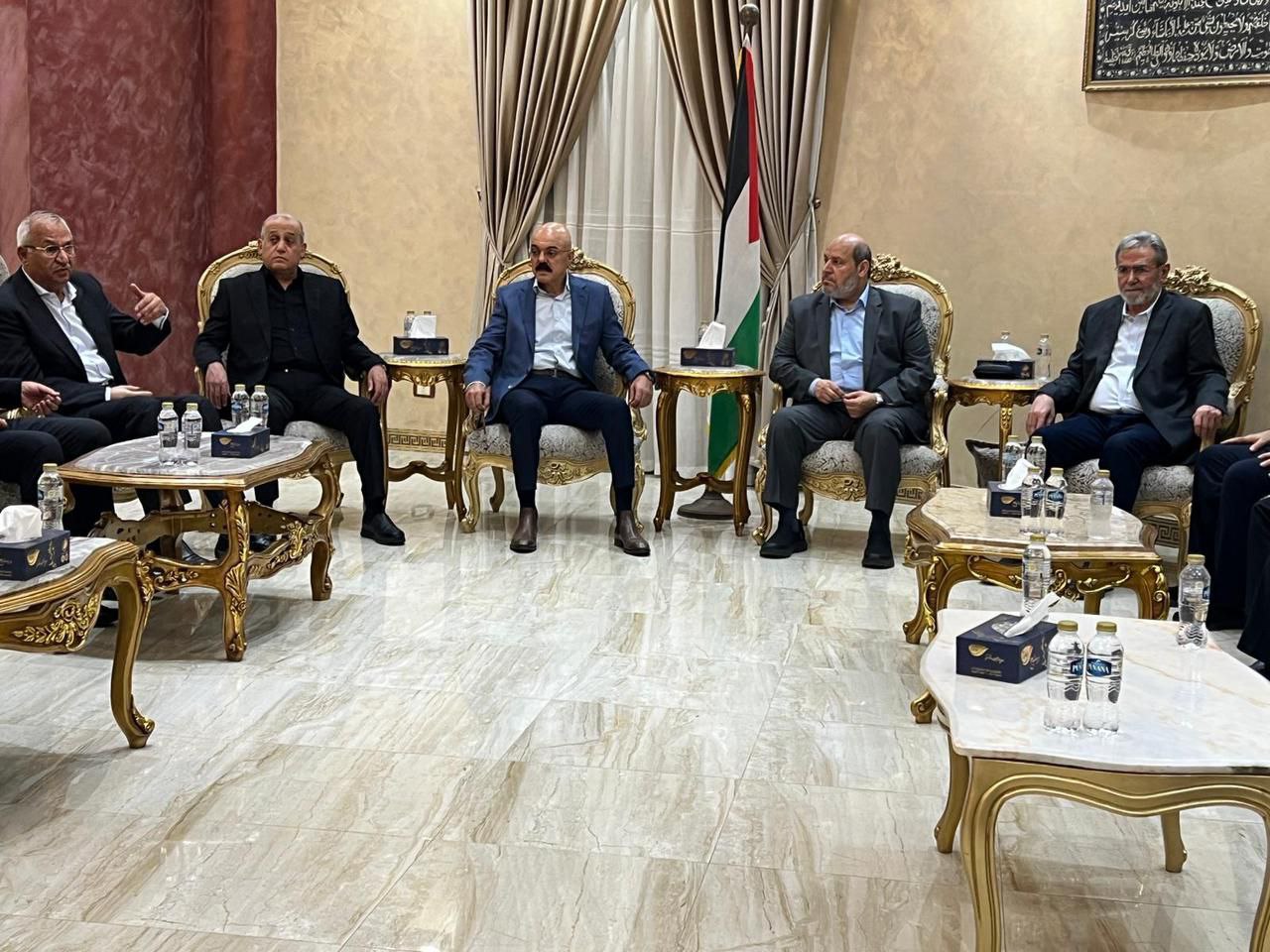 بيان صادر عن لقاء قوى وفصائل فلسطينية في القاهرة:
 
-…