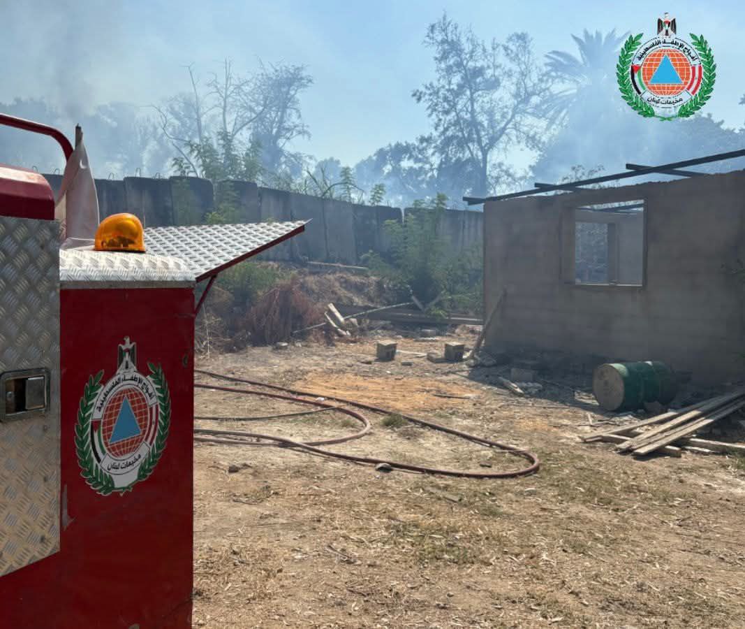 أفواج الإطفاء الفلسطينية تشارك في إخماد حريق كبير عند مدخل…