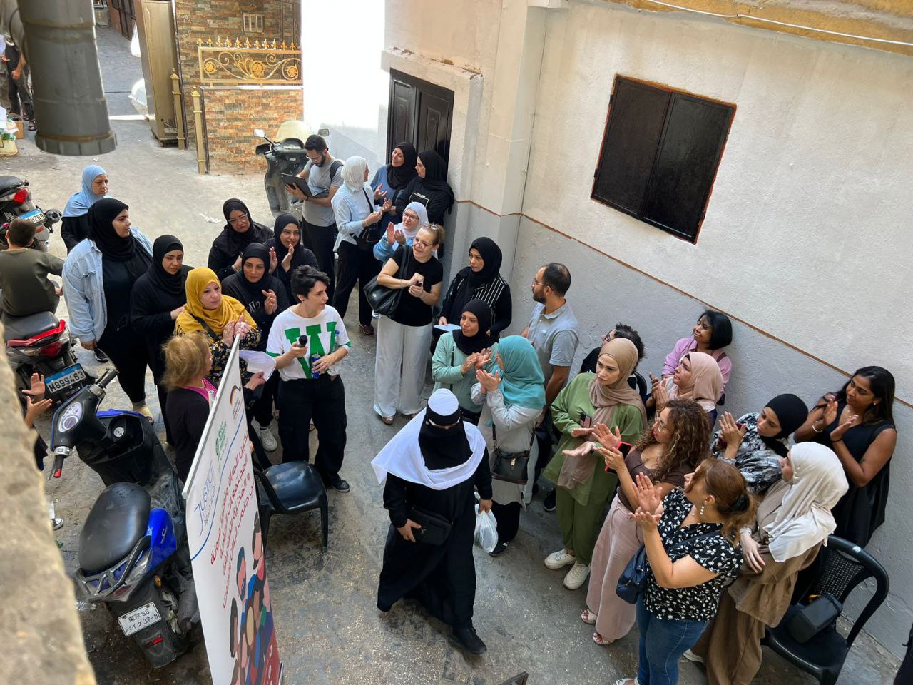 الرسم على الحائط يجمع الأطفال في مخيم شاتيلا: نشاط فني…