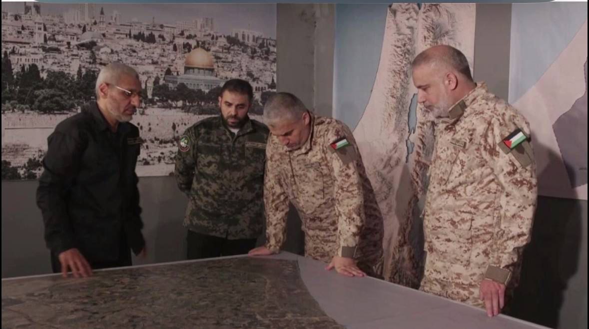 “الجيش الإسرائيلي” ينشر صورة يدعي أن فيها القادة: أبو عبيدة…