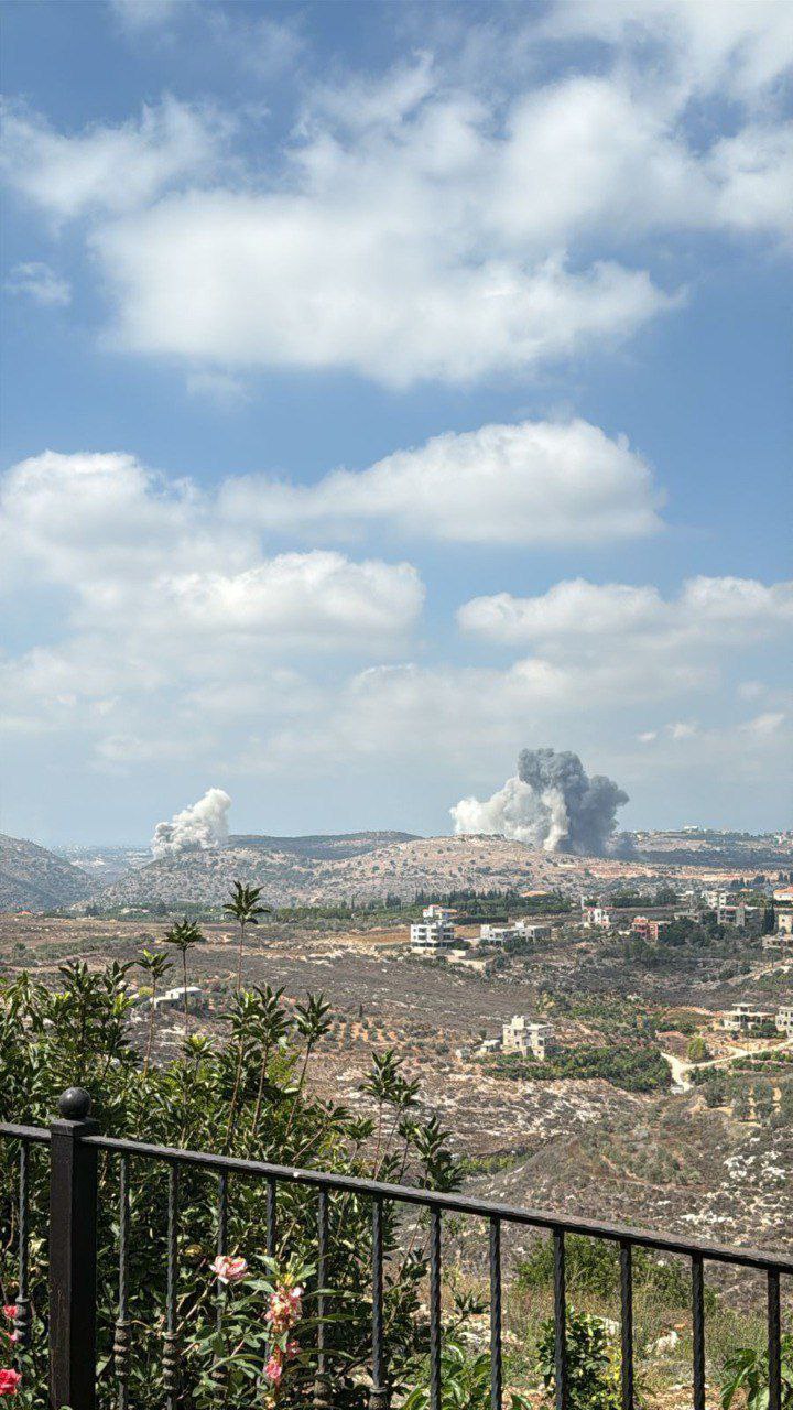 مشاهد للغارات الصهيونية التي استهدفت محيط بلدة أنصار ووادي الزرارية…