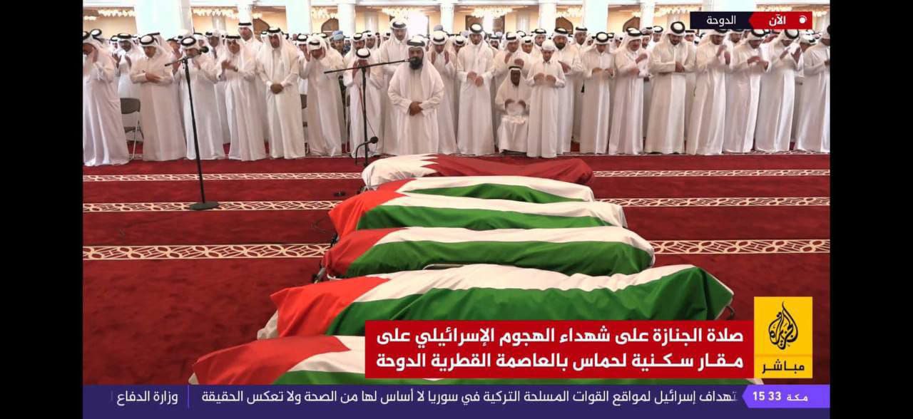 بحضور أمير قطر.. صلاة الجنازة خلال تشييع جثامين الشهداء الذين…