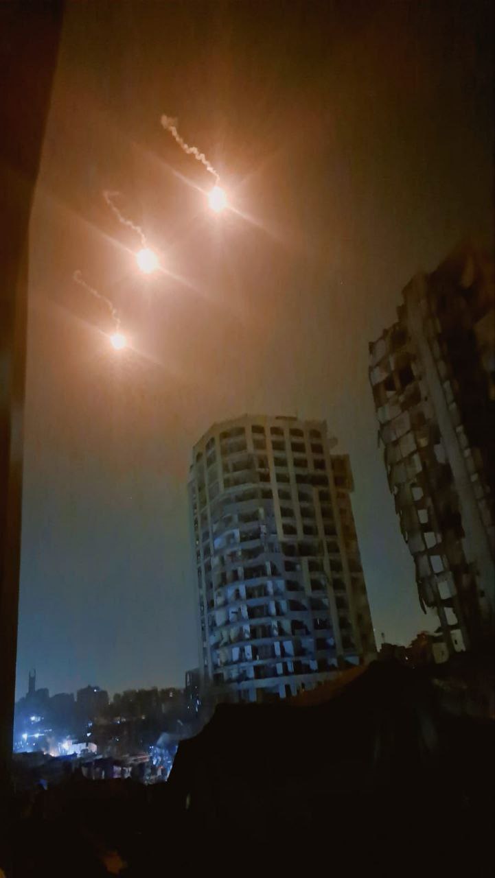 الاحتلال يطلق قنابل إنارة بشكل مكثف في أجواء المناطق الغربية…