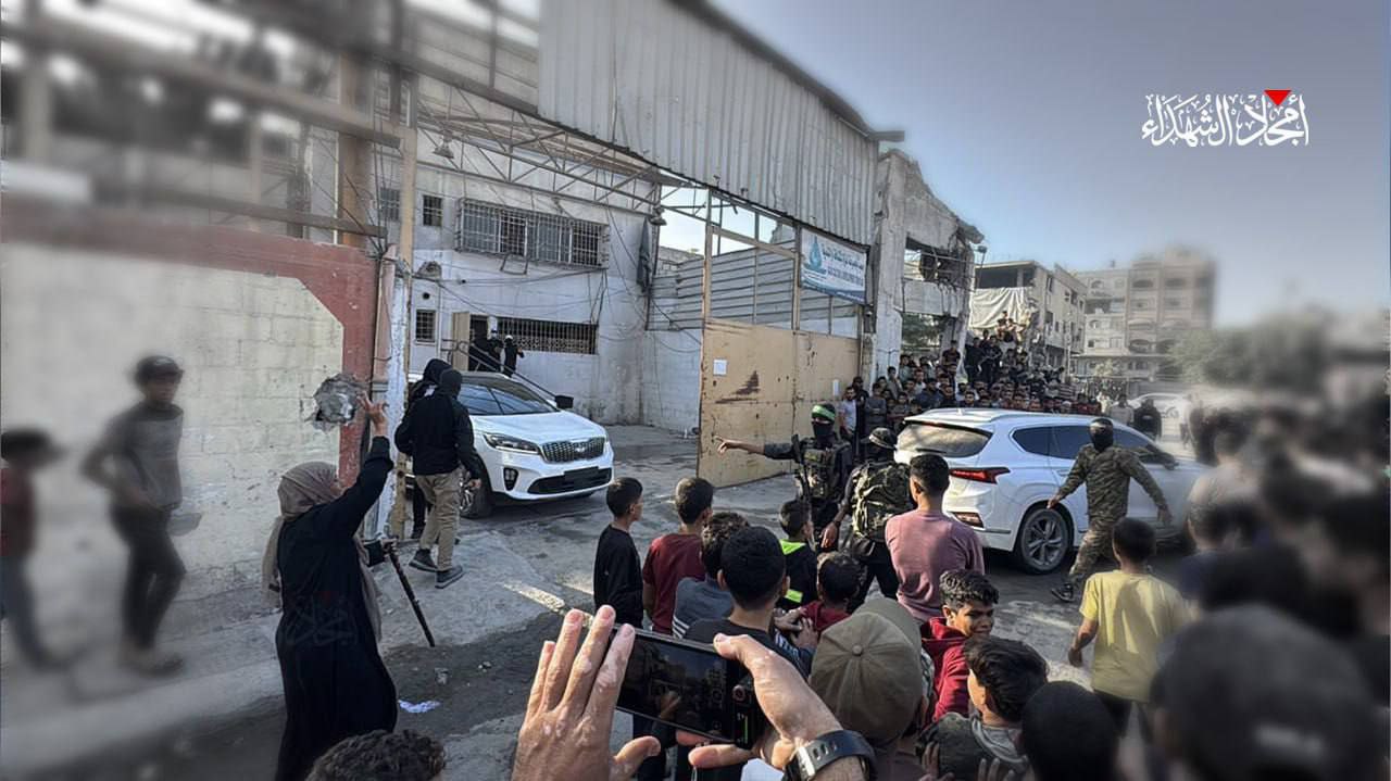 لقطات لوحدة الظل في كتائب القسام لحظة تسليم عدد من…