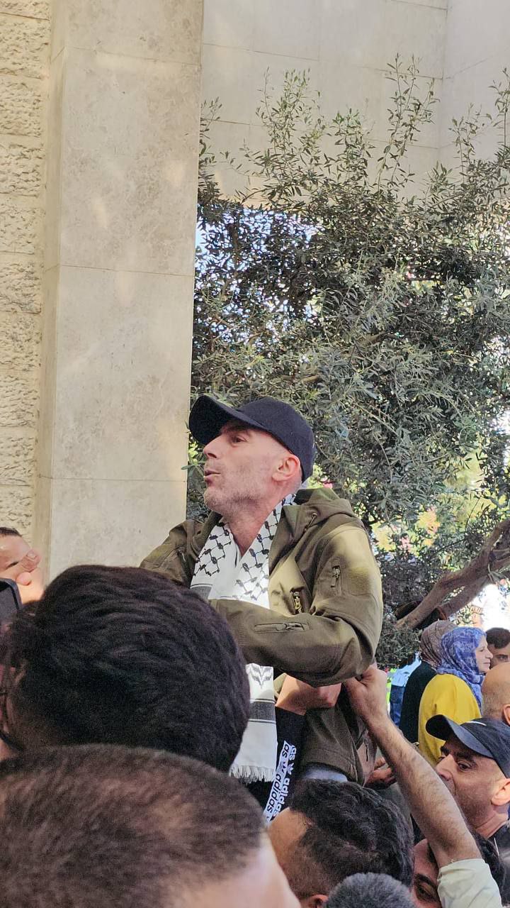 استقبال شعبي كبير للأسرى بعد وصولهم لرام الله ضمن صفقة…