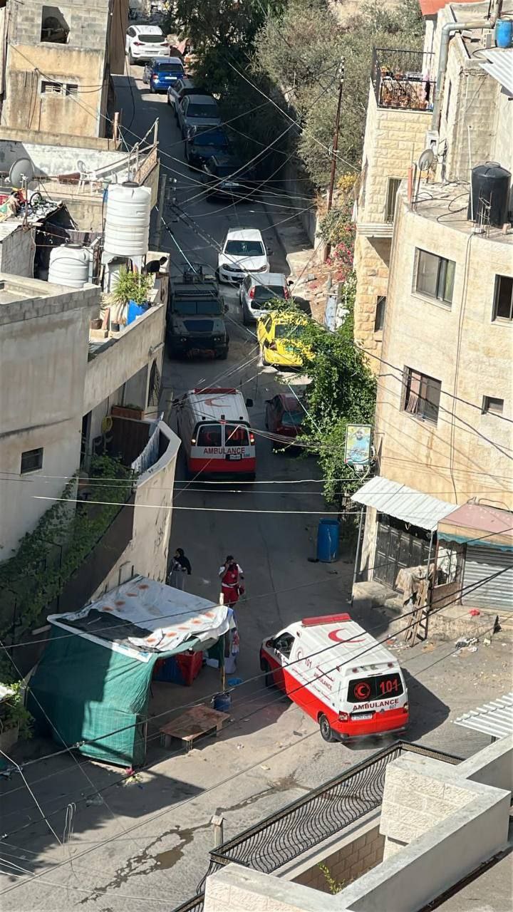 جيش الاحتلال ‎يعرقل عمل مركبات الإسعاف ويمنع وصولها للمصابين في…