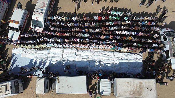 صور متداولة لمقبرة جماعية لجثامين 54 شهيدا مجهولي الهوية في…