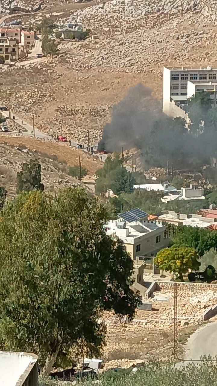 غارة للعدو تستهدف سيارة في  بلدة حاروف قضاء النبطية…