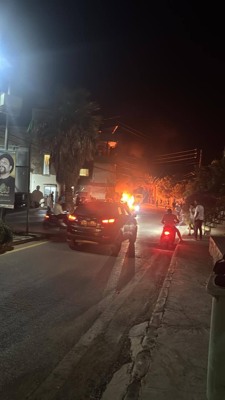 🚨 مسيّرة صهيونية تقصف سيارة في بلدة القليلة جنوبي لبنان.