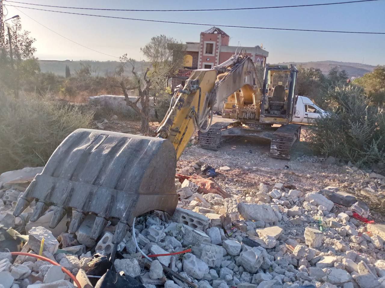 غارة من مسيّرة صهيونية تستهدف “حفارة” في  بلدة بليدا…