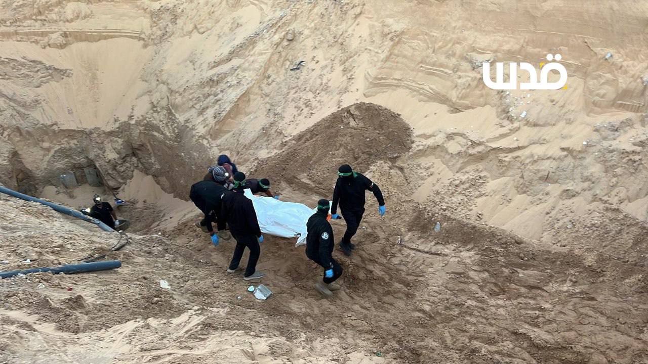 عاجل || عناصر القسام يستلمون جثمان الأسير الإسرائيلي “عميرام كوبر”،…