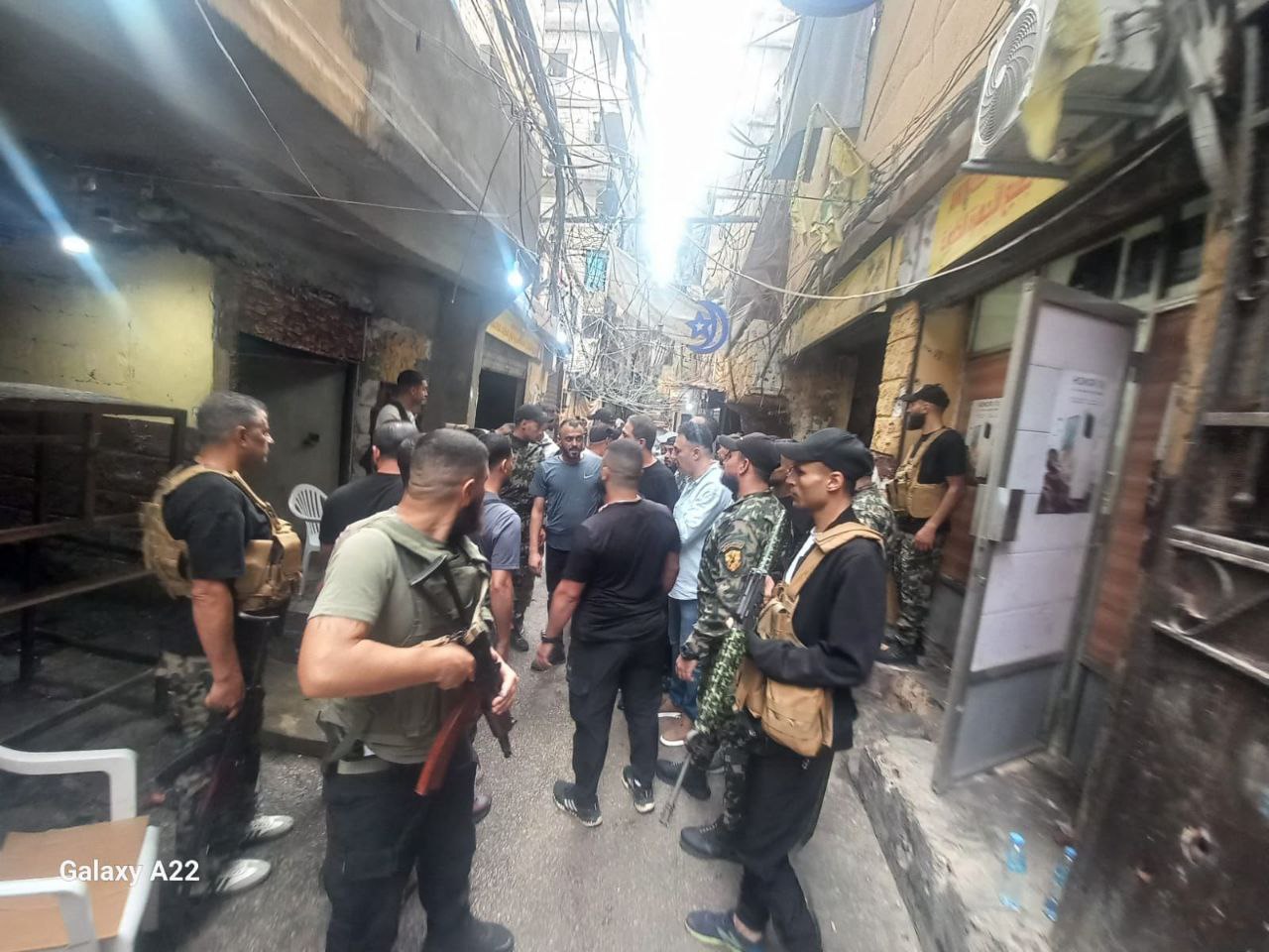 يشهد الآن مخيم شاتيلا حالة استنفار لقوات الأمن الوطني الفلسطيني…