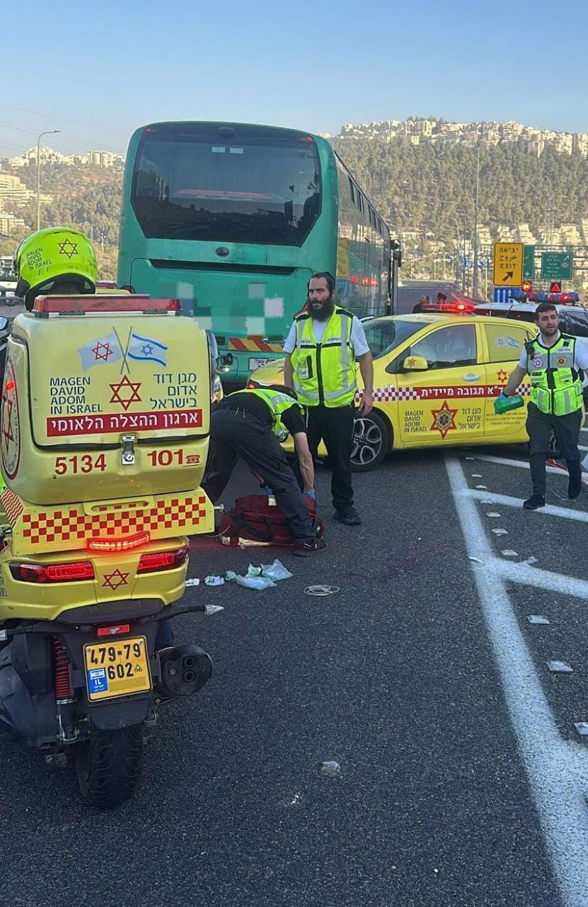 الإعلام العبري: شرطي إسرائيلي أصيب بجراح خطيرة جراء دهسه من…