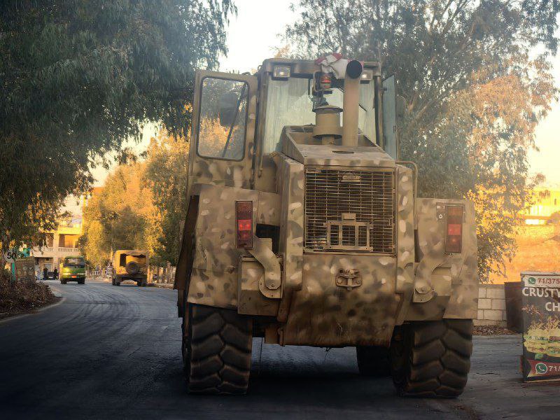 جرافة تابعة للجيش اللبناني تتوجه الى منطقة “غاصونة” في اطراف…