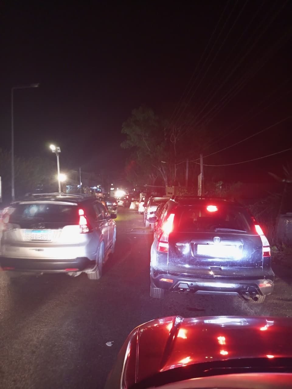 مشاهد من زحمة السير الخانقة على مدخل مخيم الرشيدية جنوب…