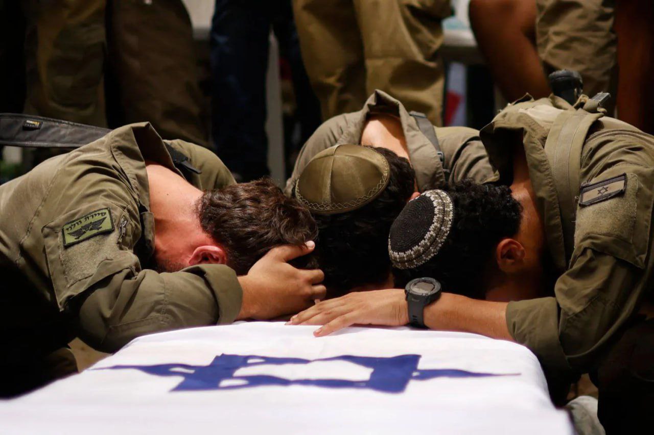 وسائل إعلام عبرية: انتحار ضابط رفيع يعتبر من أقدم مشغّلي…