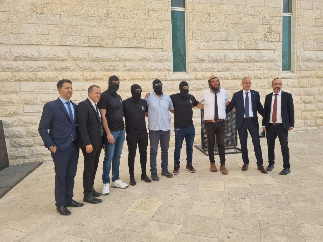 جنود جيش الاحتلال مرتكبي جريمة الاعتداء الجنسي والجسدي على أسير…