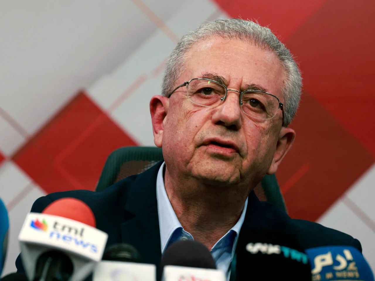 الأمين العام للمبادرة الوطنية الفلسطينية مصطفى البرغوثي:

– الهروب نحو تطبيع…