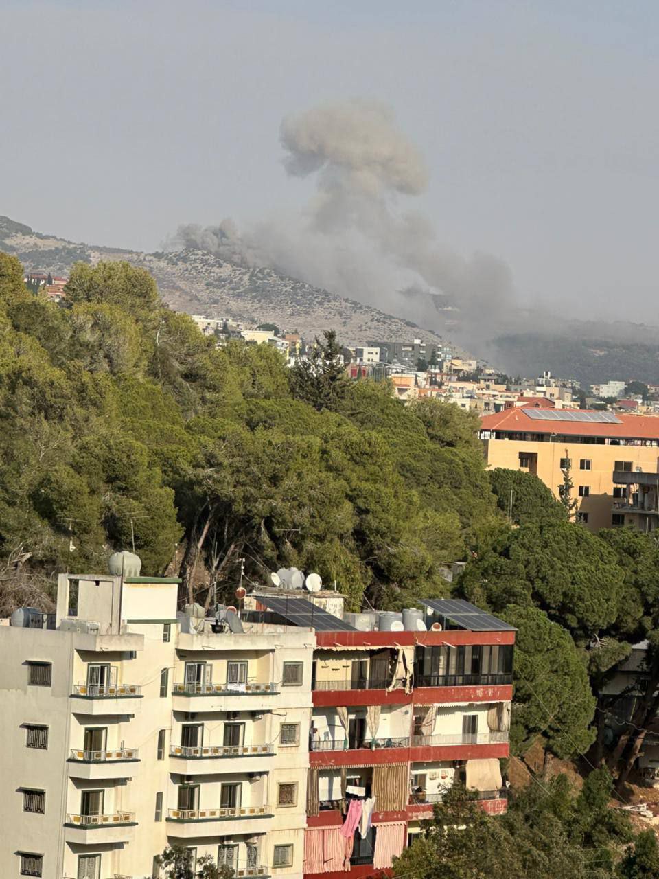 مجدداً… طيران الاحتلال الحربي يشن غارات استهدفت منطقة الجرمق جنوبي…