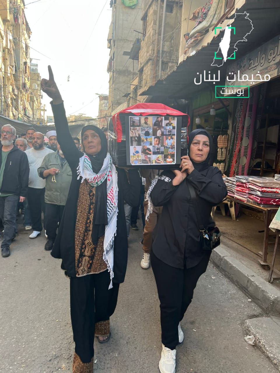 أهالي مخيم شاتيلا بالعاصمة بيروت يؤدون صلاة الغائب عن روح…