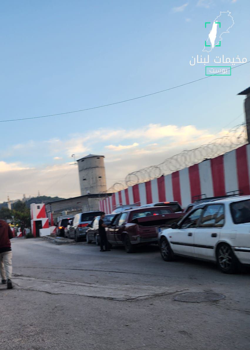 يشهد مدخل مخيم عين الحلوة، جنوبي لبنان، عند حاجز الحسبة…