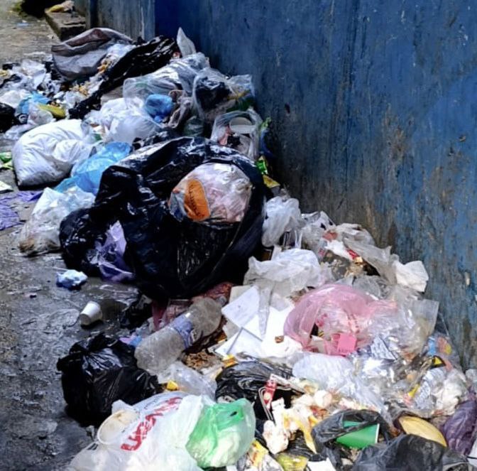 تعلن جمعية الشفاء تعليق عمل مشروع “لمسة نظافة” في مخيم…