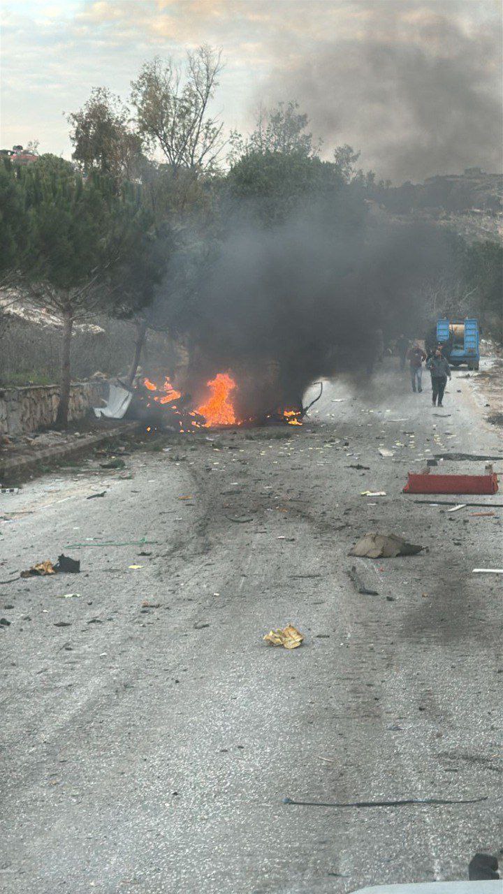 السيارة التي استهدفها طيران الاحتلال المسيّر على طريق مركبا -…