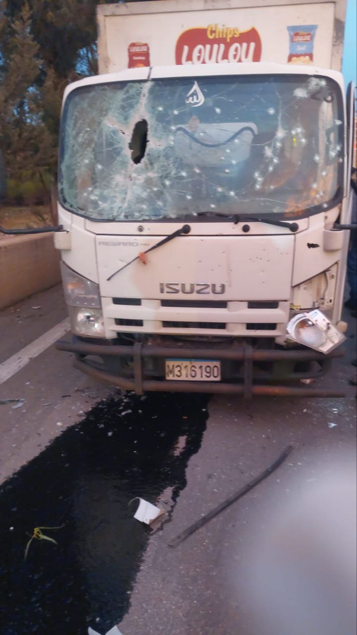 “البيك آب” الذي استهدفه الطيران الاسرائيلي المسير في المنطقة الواقعة…