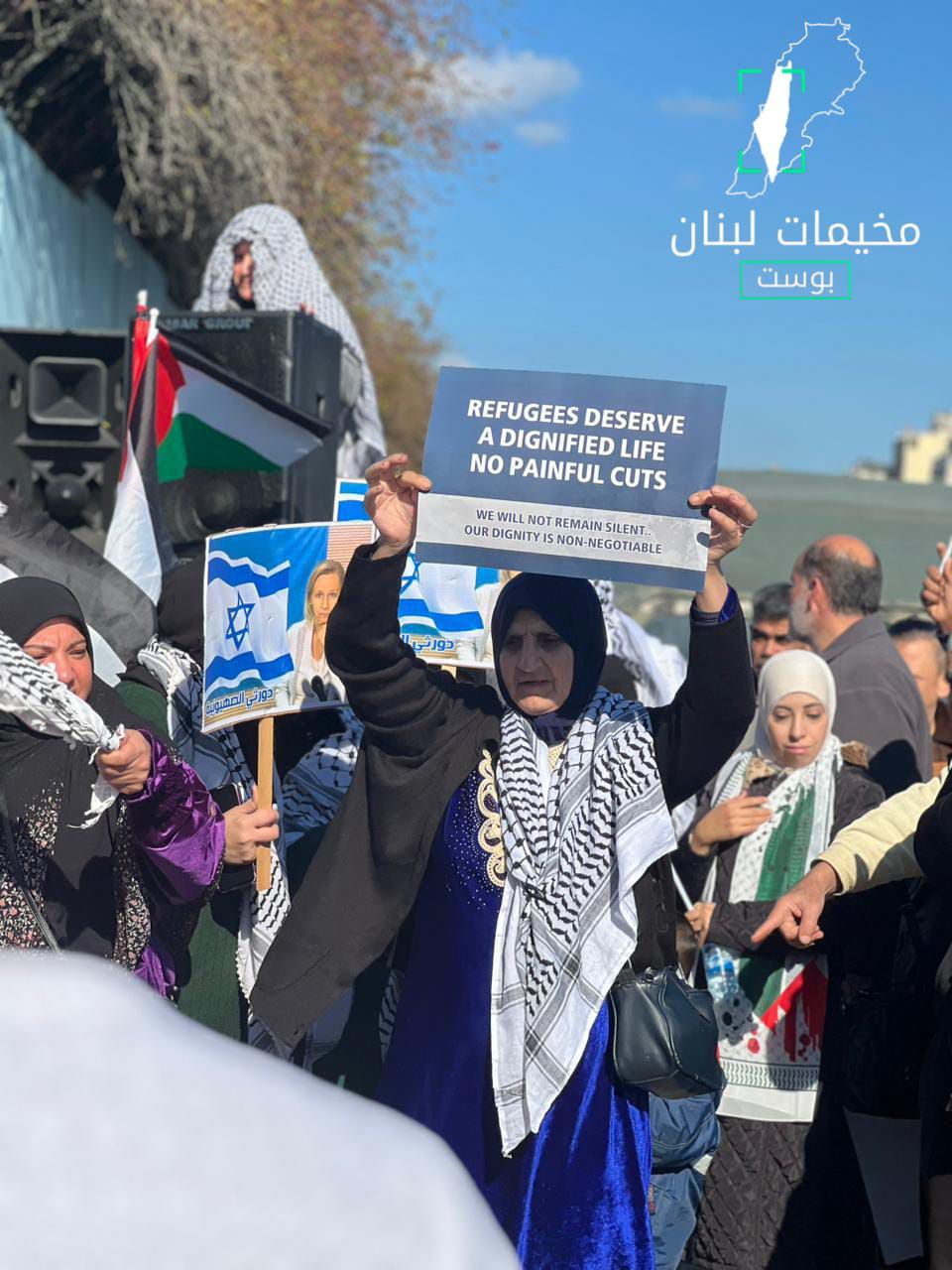 نفذ فلسطيني سوريا اعتصام أمام مكتب الأونروا في بيروت، رفضًا…