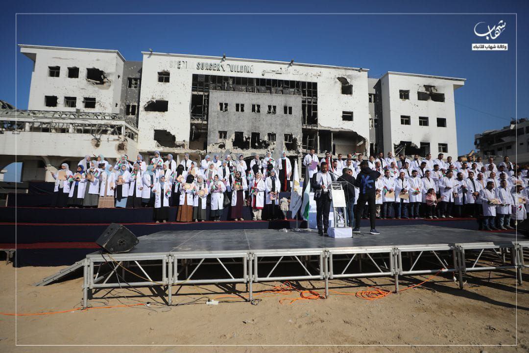 من ساحة مجمع الشفاء الطبي التي شهدت أكبر حصار طبي…