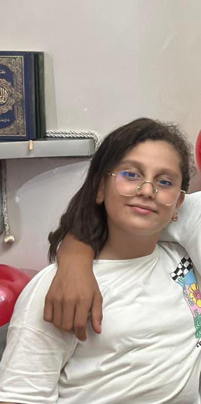 الطفلة المتوفية في مخيم البداوي “ميس أيمن أبو جميع”