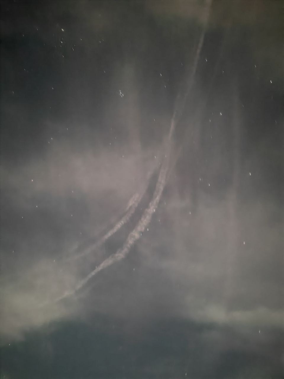 مصادر لبنانية: الطيران الحربي الصهيوني شن خمس غارات على دفعتين…