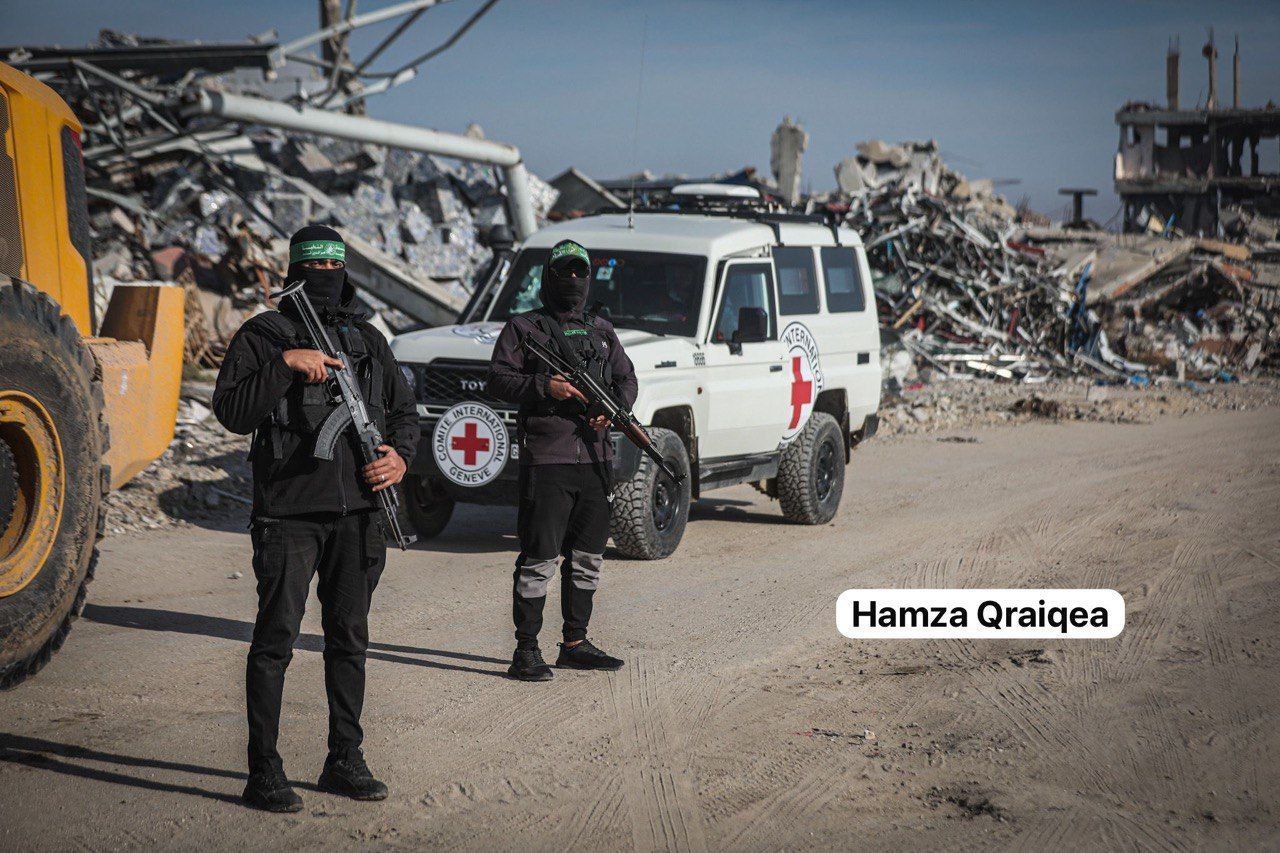 عاجل || كتائب القسام برفقة طواقم الصليب الأحمر تستأنف عمليات…