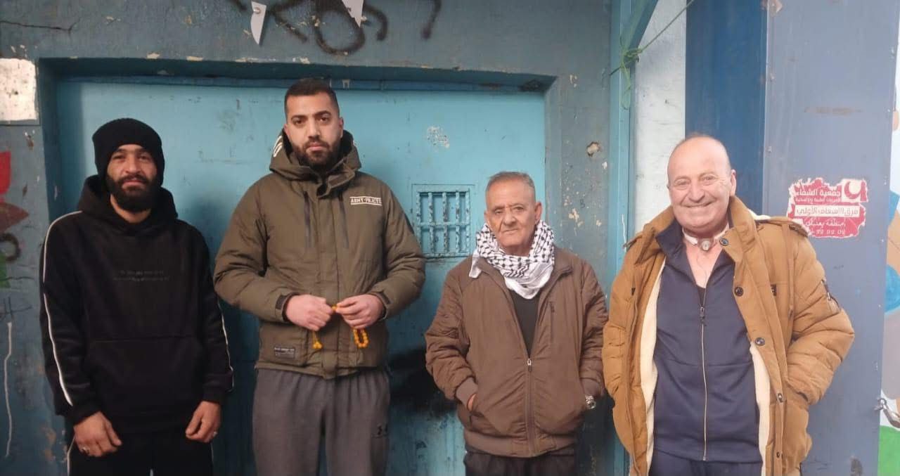 قامت اللجنة الشعبية لتحالف القوى الفلسطينية بإقفال المدارس في مخيم…